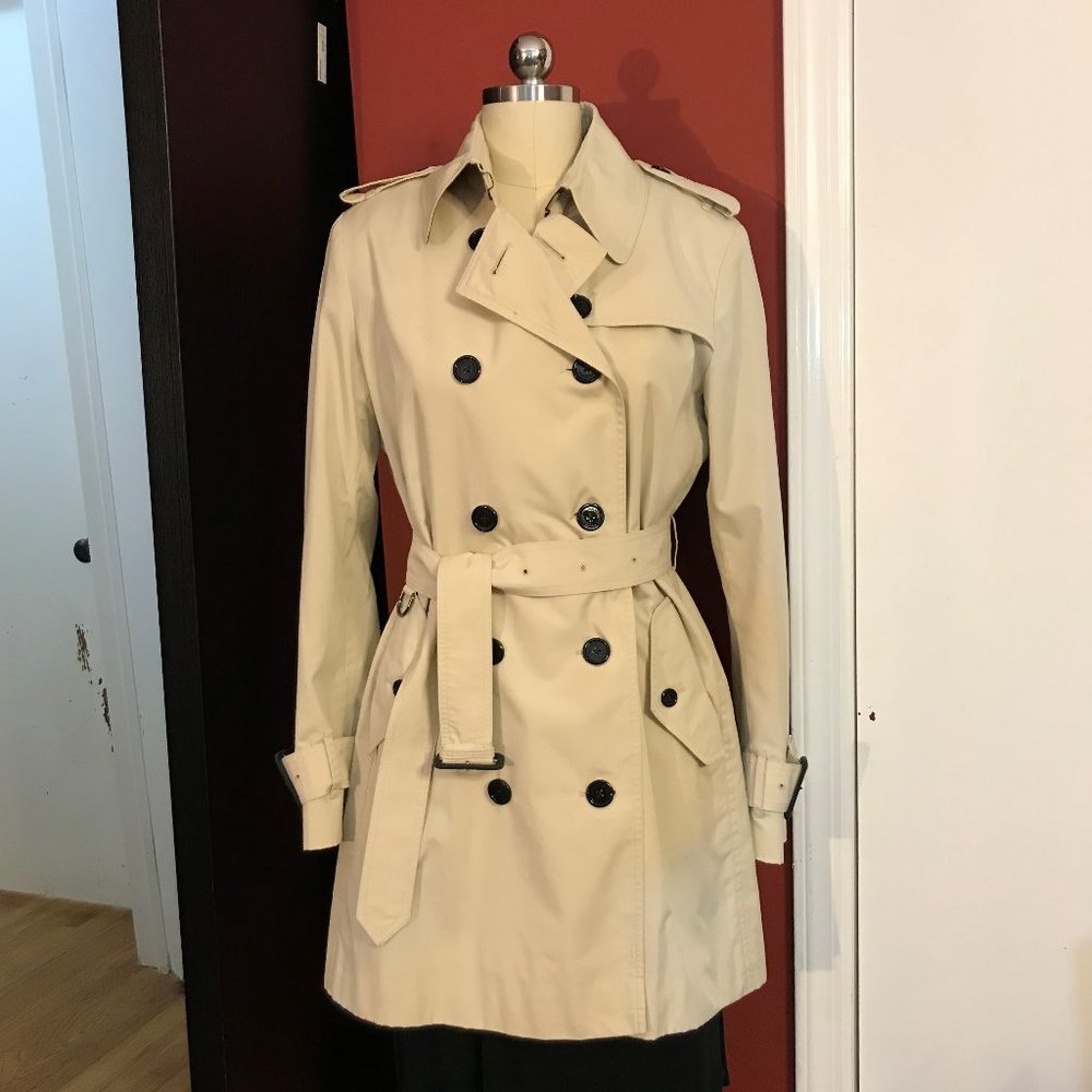 BURBERRY Mid-Length Belted Trench Coat